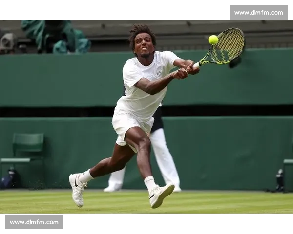 曼联 7 号传奇跨界赋能！德雷珀携红魔战袍剑指温网