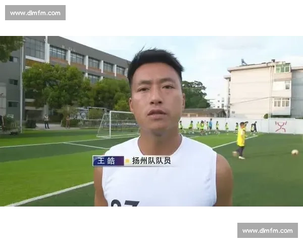 苏州队赛后打扫更衣室传递正能量 留言：保持热爱共铸苏超未来