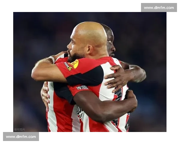 费迪南德力挺姆贝乌莫加盟曼联：英超证明实力，红魔接近 6000 万镑签约