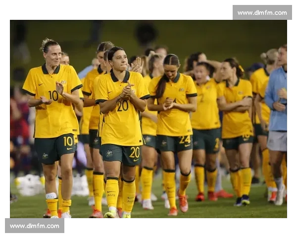 澳大利亚女足国脚戈里汉密尔顿岛完婚 李梦雯曾为队友见证